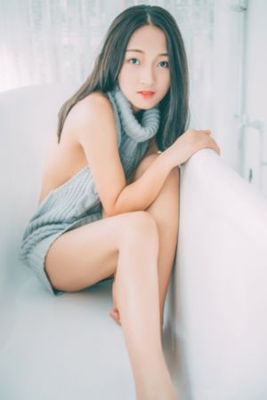 欧美美女微笑艺术照_高清在线视频观看