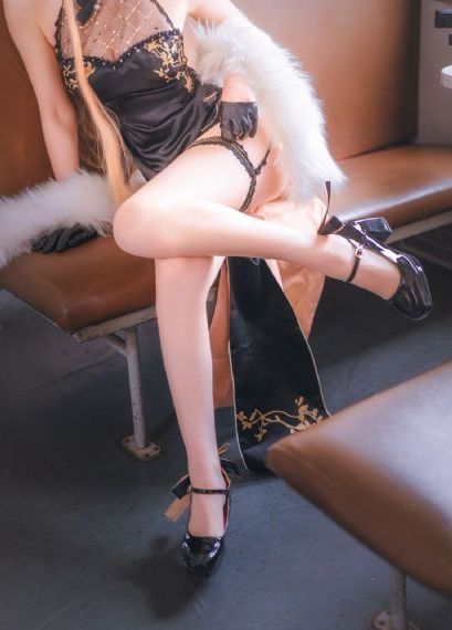 美女跪着洗澡打一个成语是什么_720电影在线看